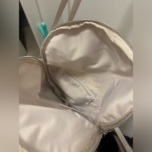 Lululemon Crossbody bag 5L - Picture 4 of 6